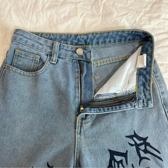 SHEIN Light Wash High Rise Wide Leg Graphic Jeans sz XS - Picture 5 of 16